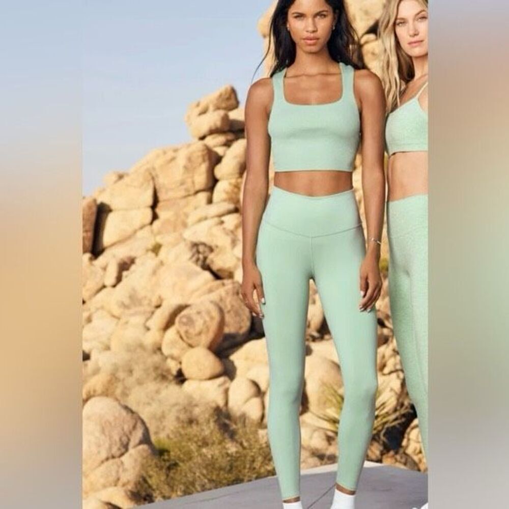 ✨ALO YOGA 7/8 High-Waist Airlift Sz Large Leggings✨